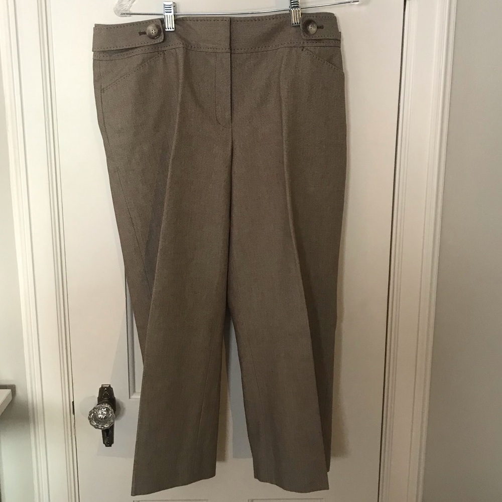 Tan/brown dressy capris.